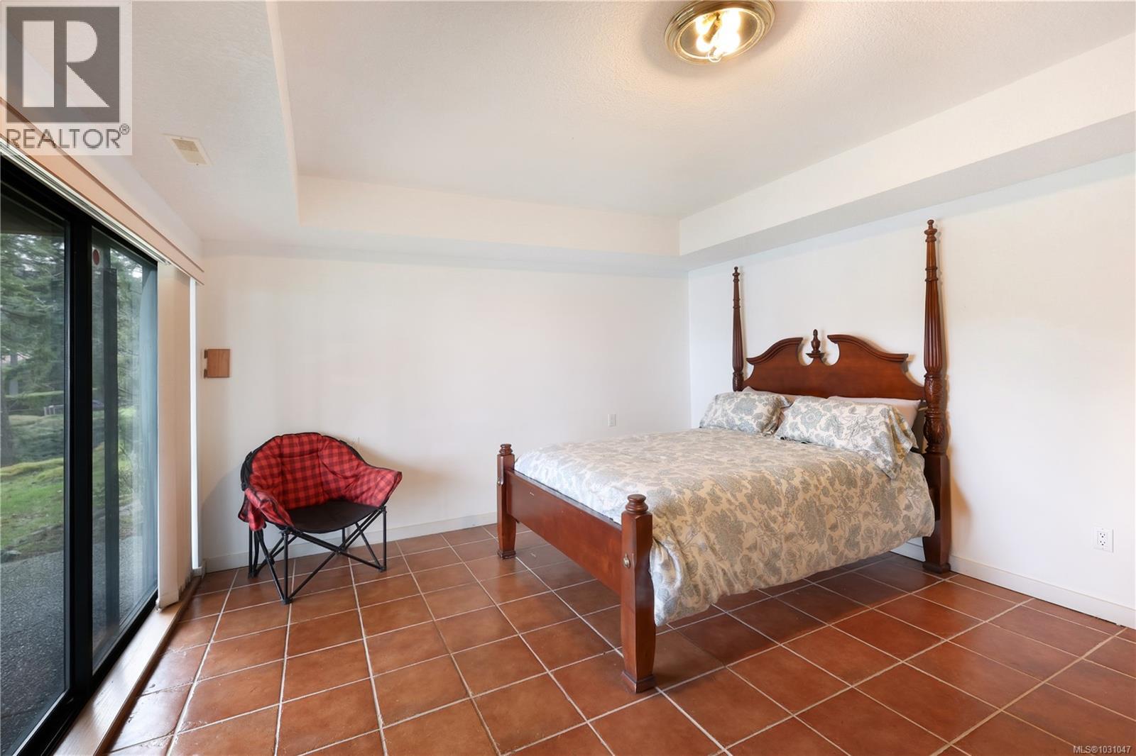 3610 OUTRIGGER RD - 28