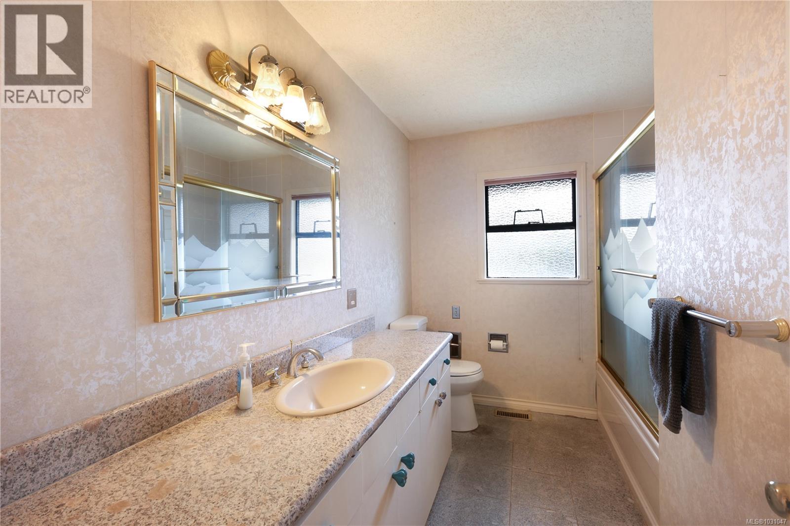 3610 OUTRIGGER RD - 33