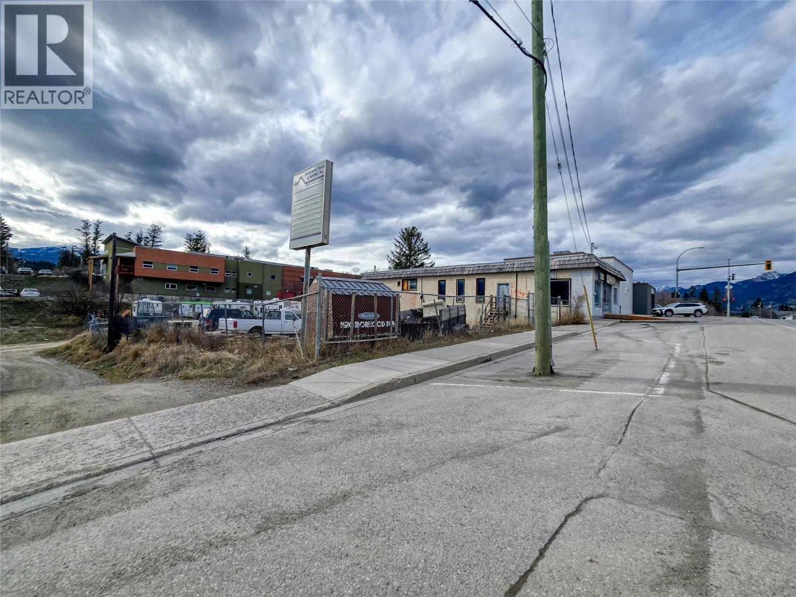  403 7th Avenue, Invermere