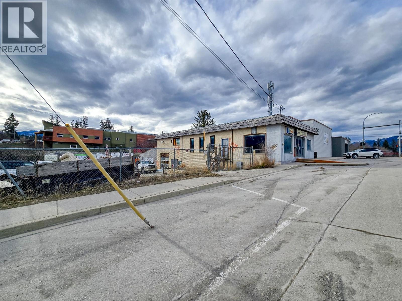  403 7th Avenue, Invermere