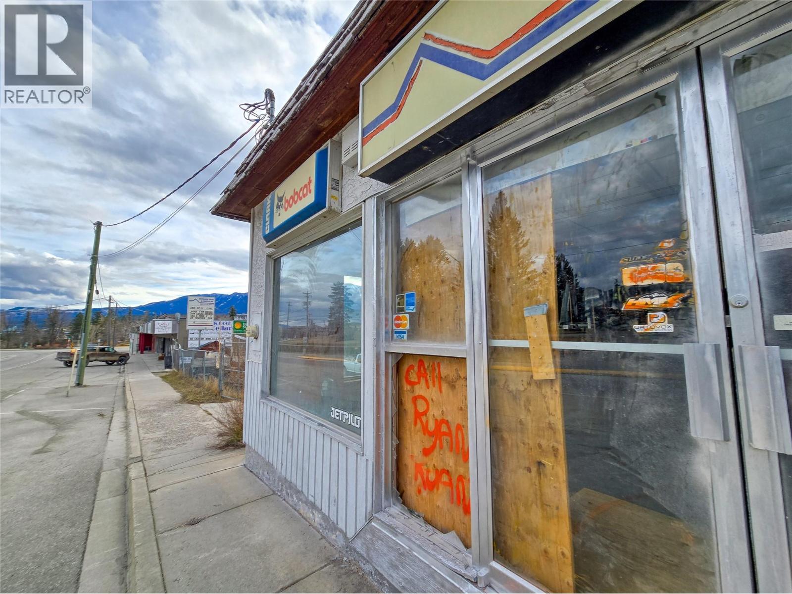  403 7th Avenue, Invermere