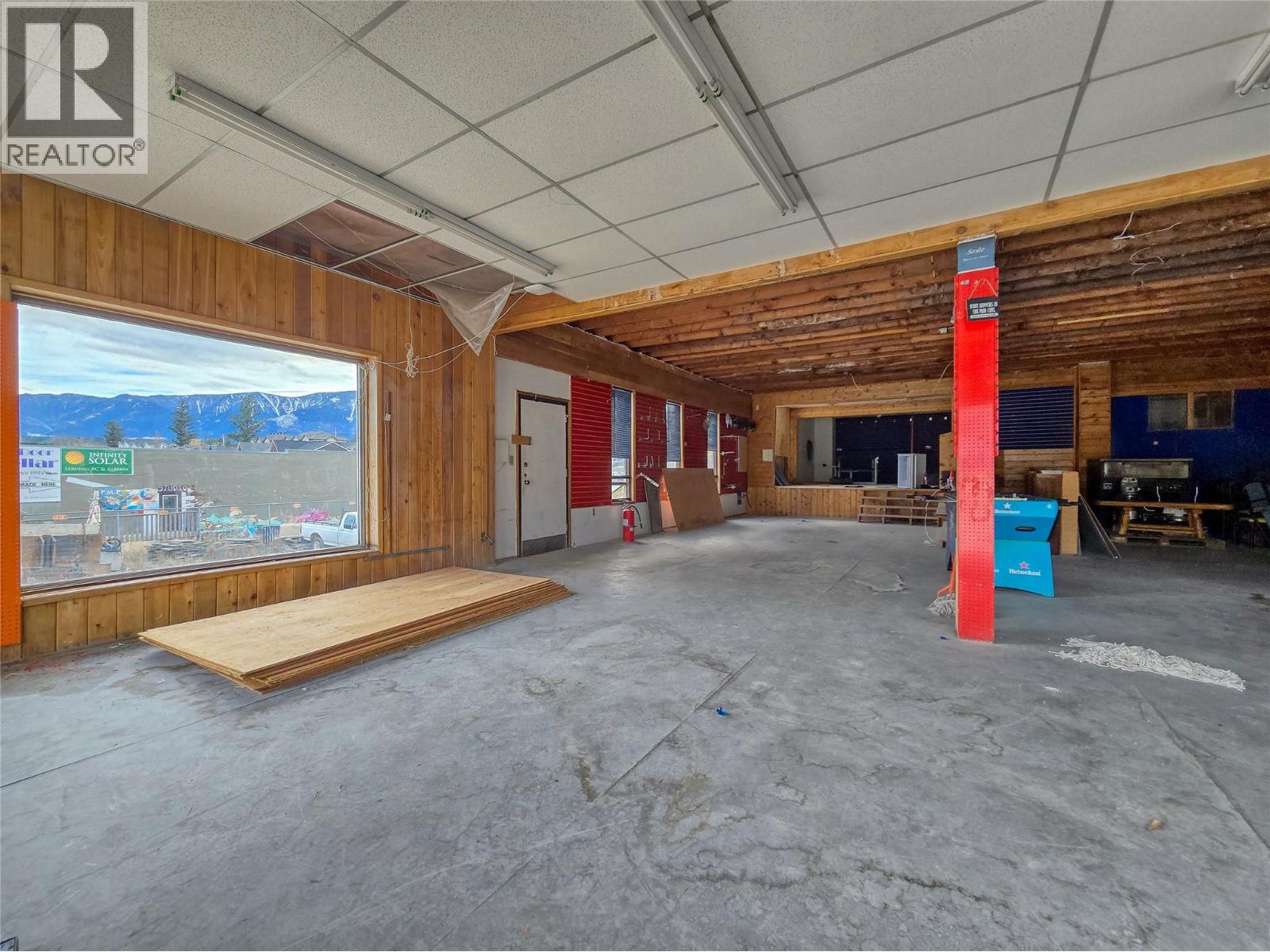  403 7th Avenue, Invermere