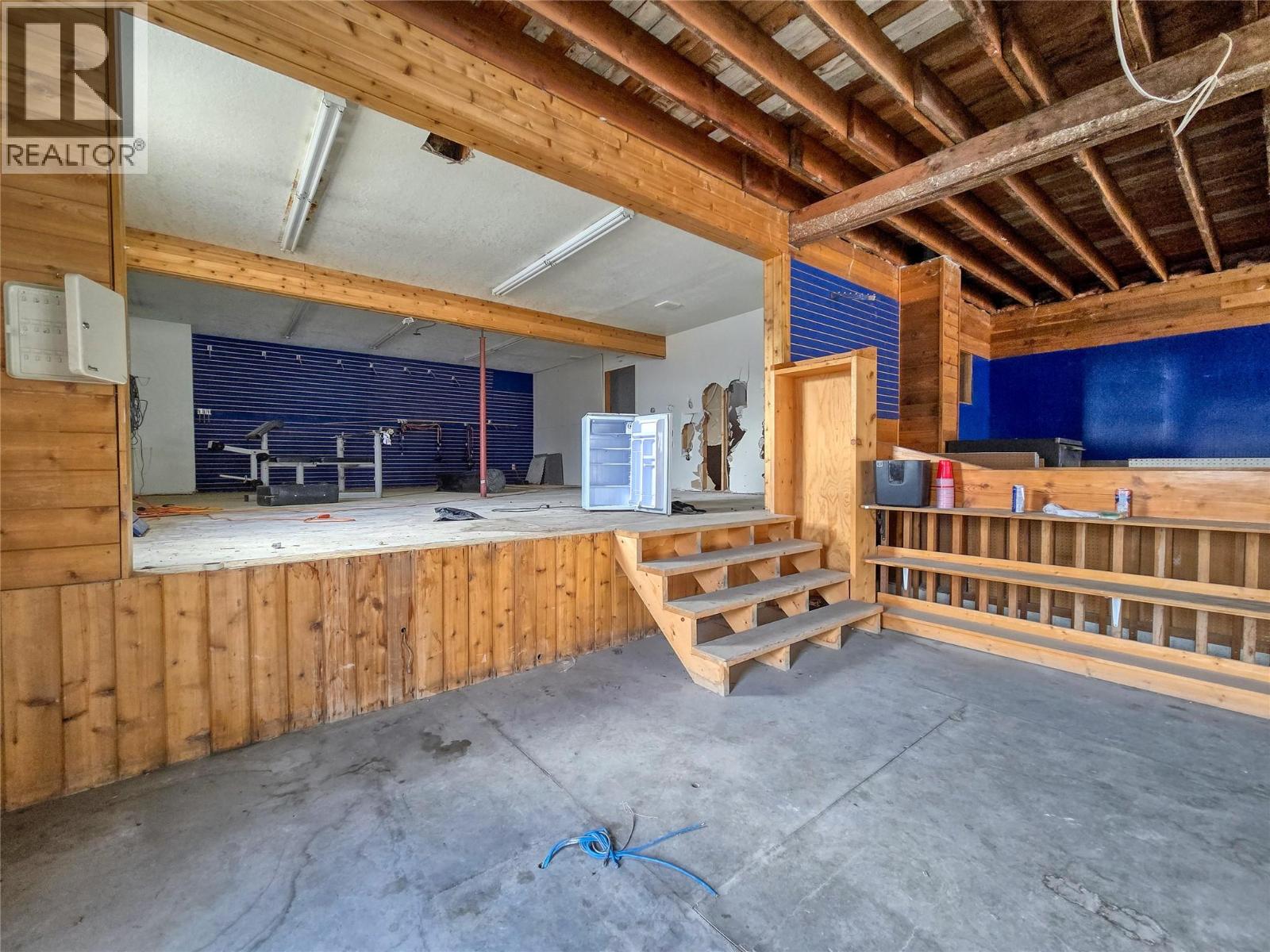  403 7th Avenue, Invermere