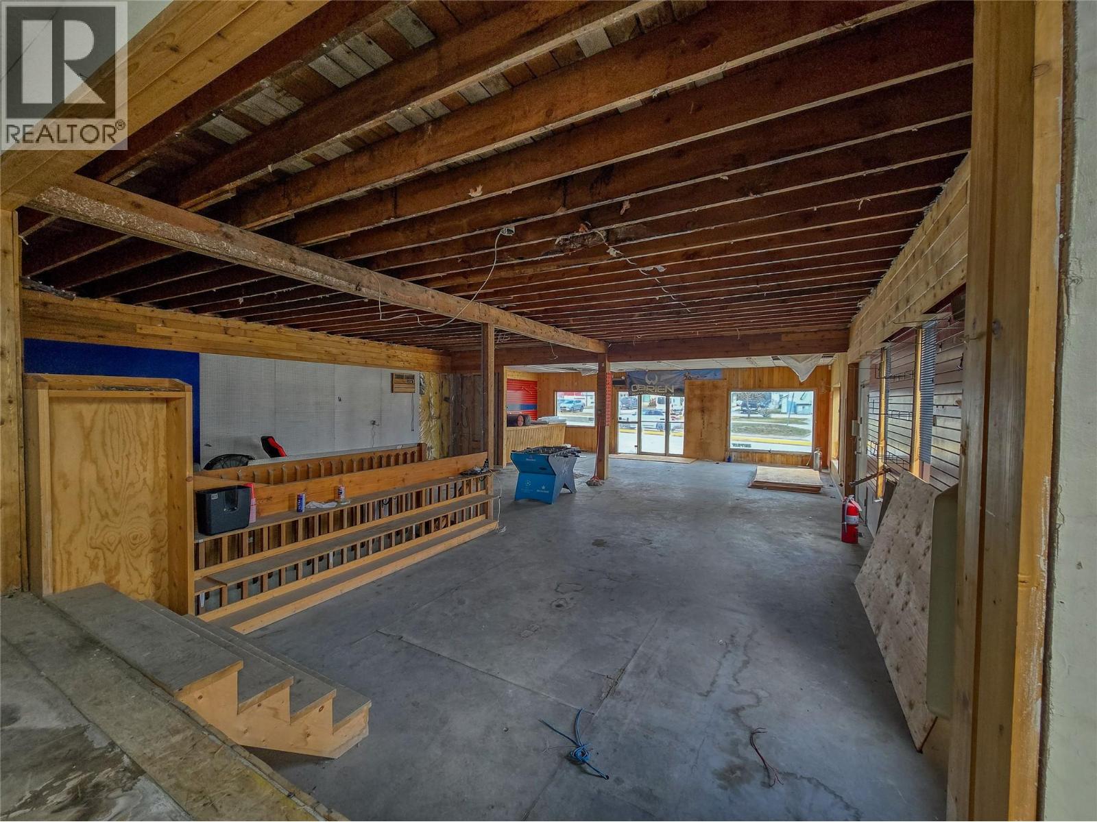  403 7th Avenue, Invermere