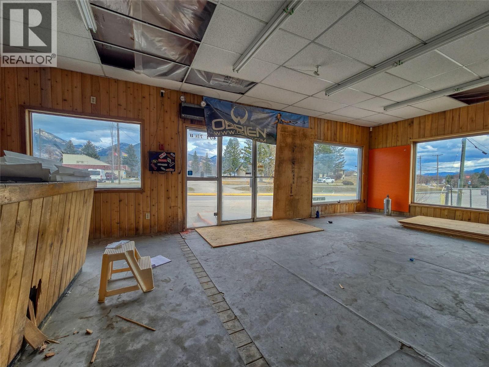  403 7th Avenue, Invermere