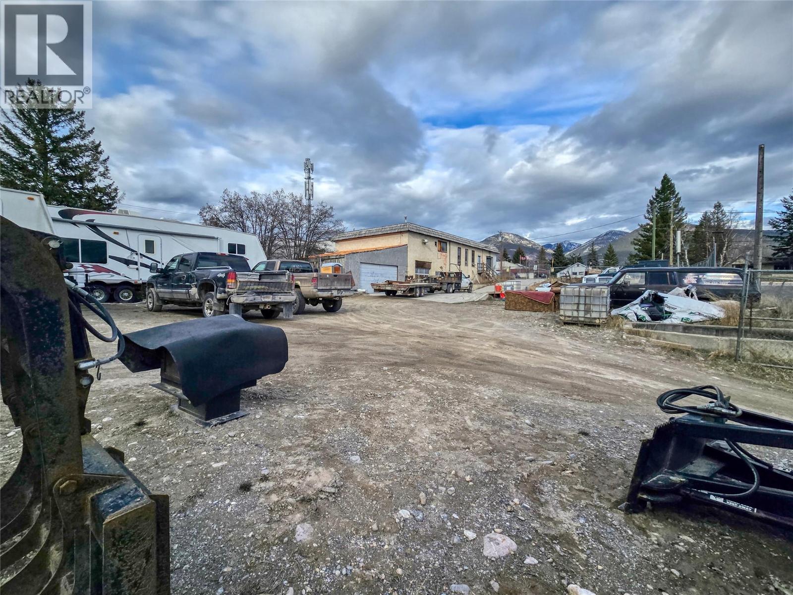  403 7th Avenue, Invermere