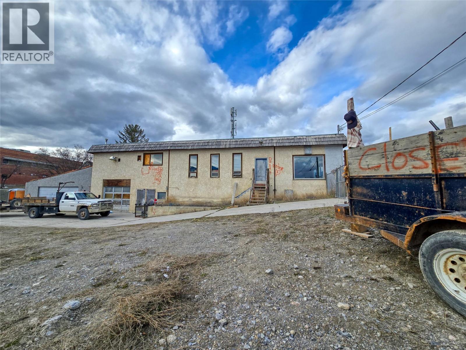  403 7th Avenue, Invermere