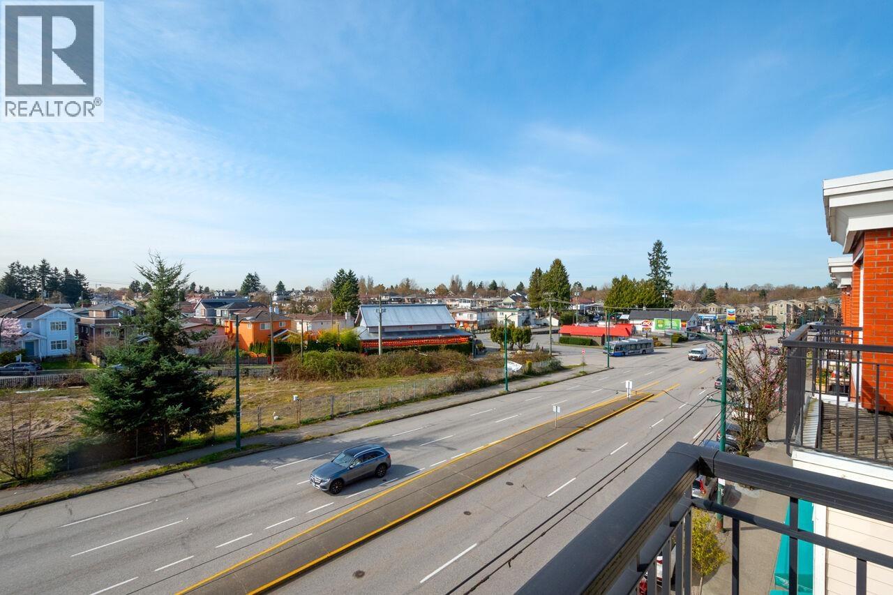 PH10 2973 KINGSWAY, Vancouver