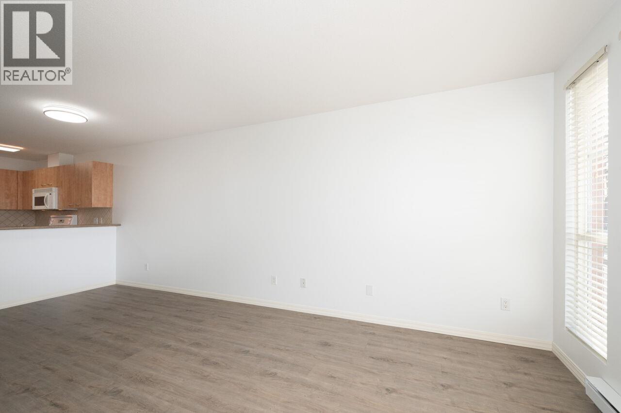 PH10 2973 KINGSWAY, Vancouver