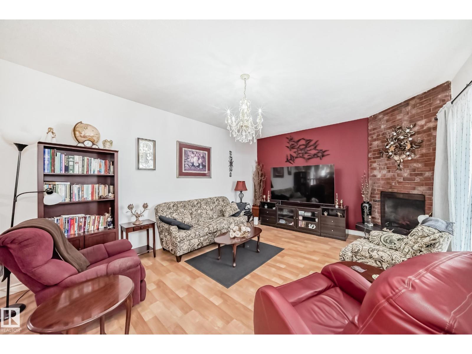 8811 38A AV NW, Edmonton