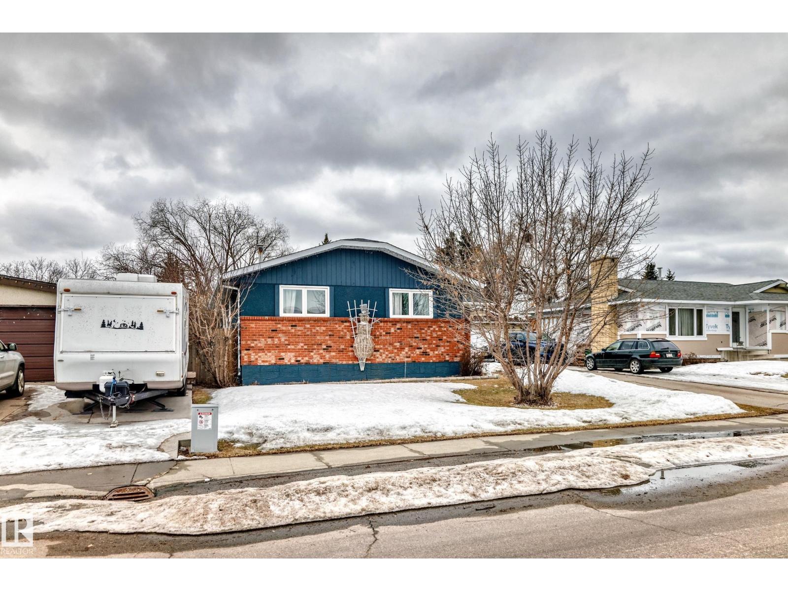 8811 38A AV NW, Edmonton