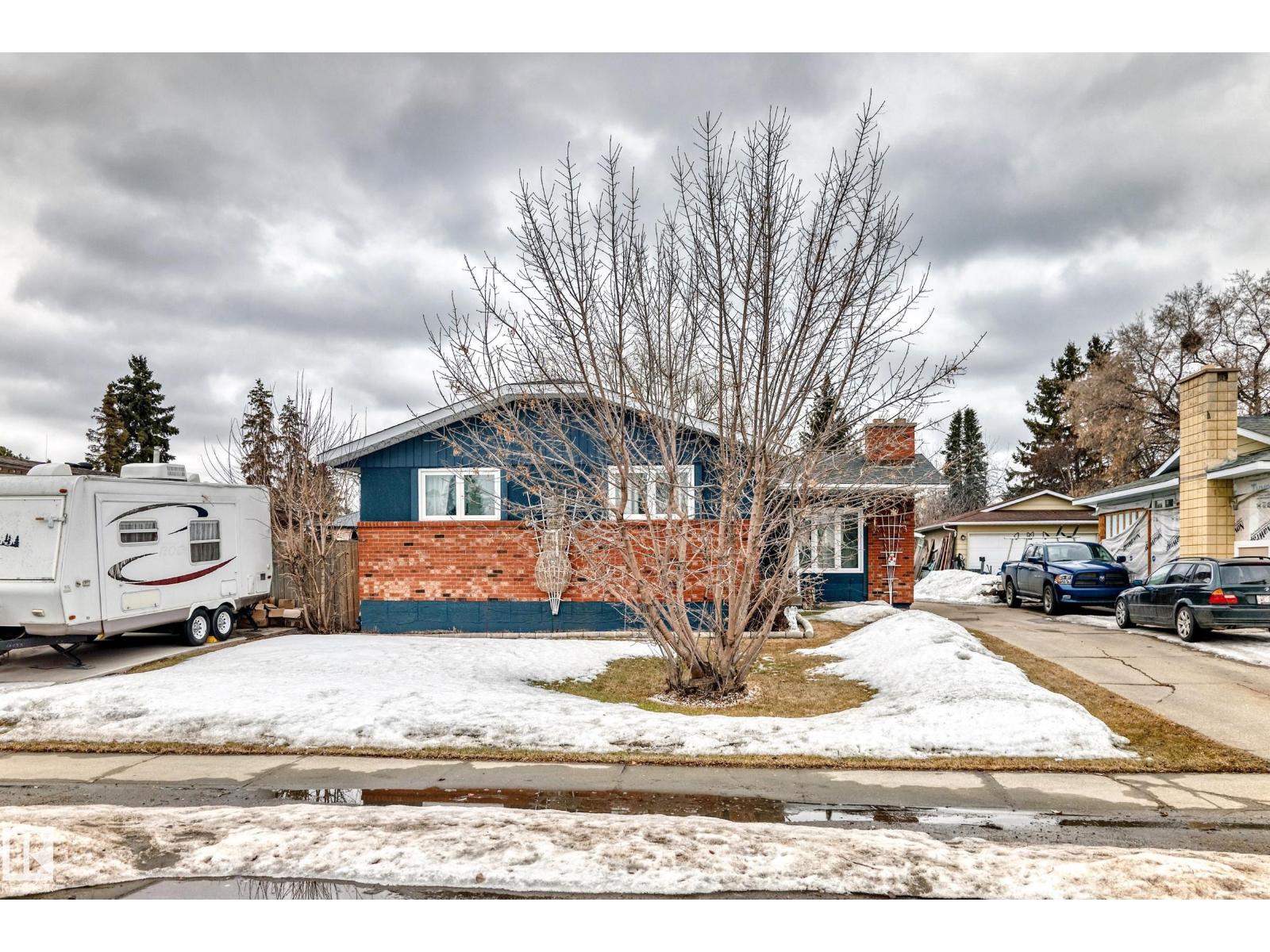 8811 38A AV NW, Edmonton