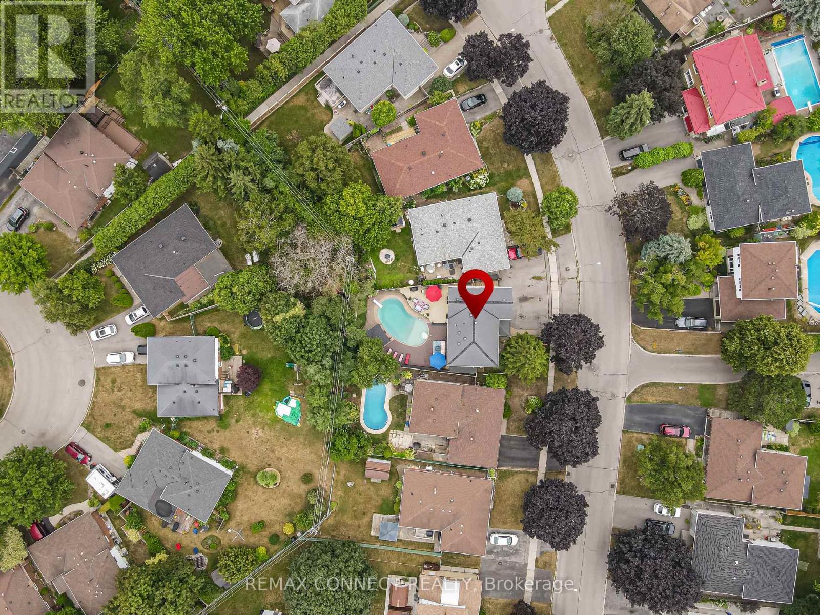 32 HARLAND CRESCENT - 44