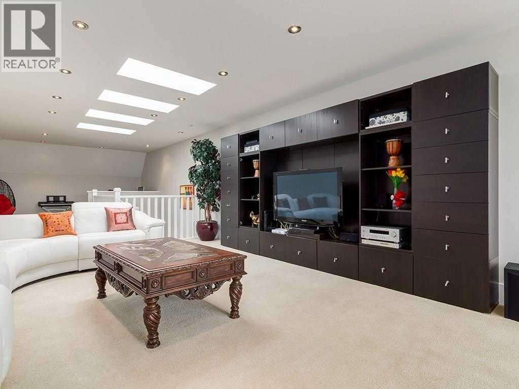 Single Family House for Sale in   Street West Hillhurst Calgary 