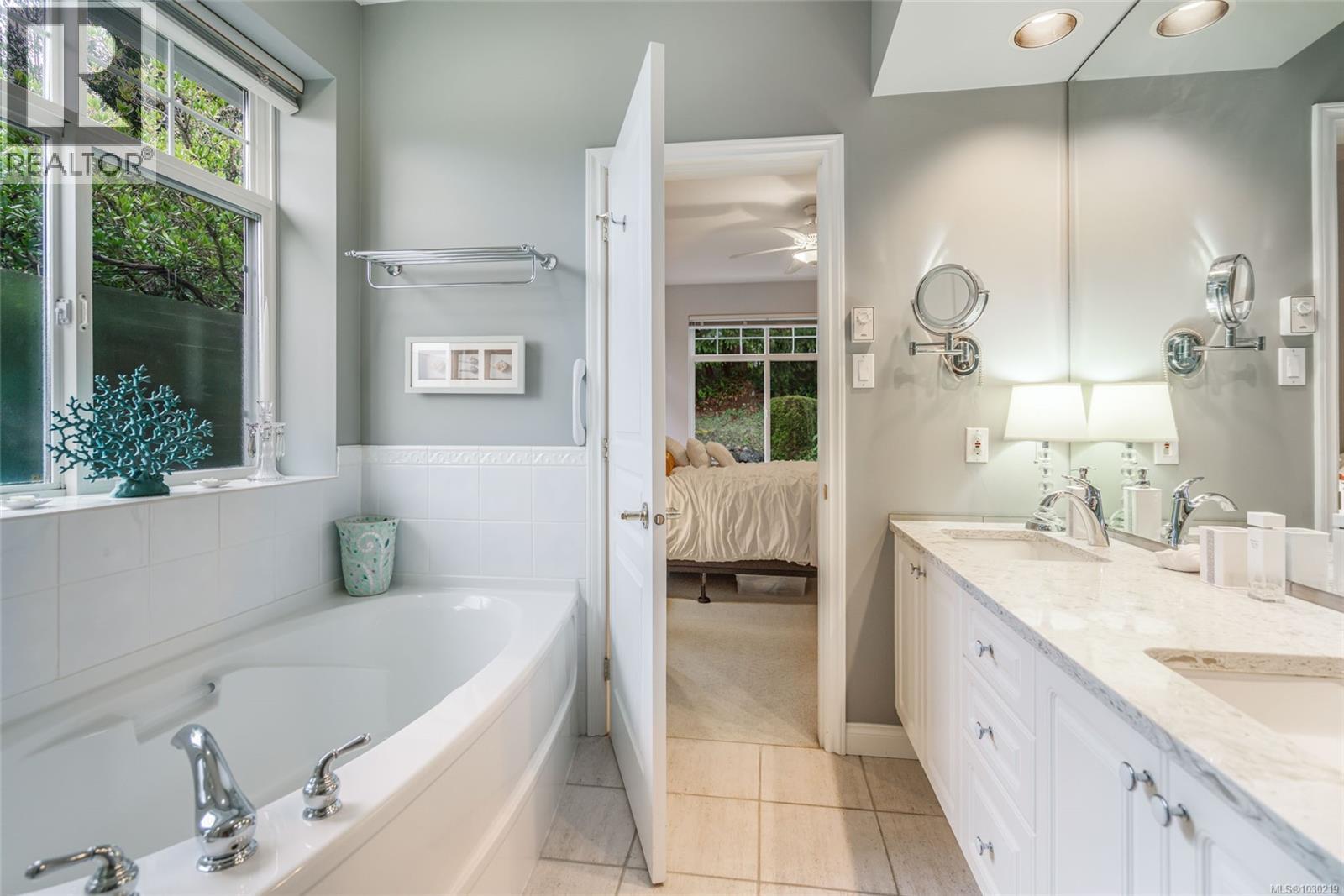 1266 SATURNA DR - 29