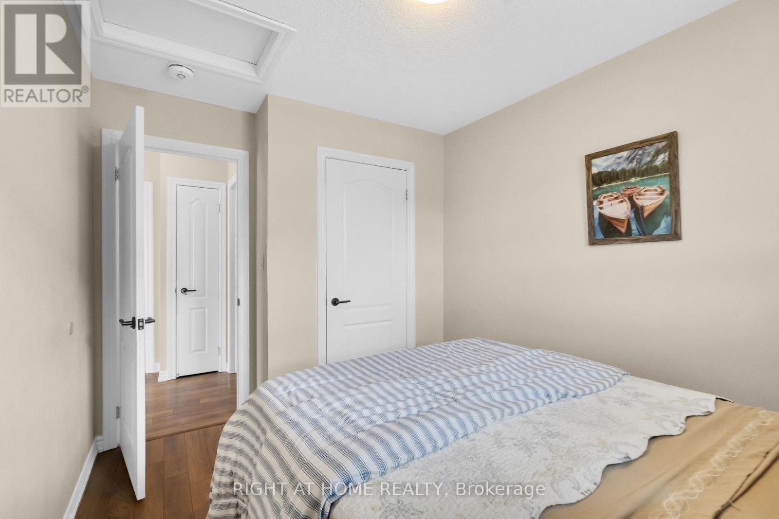 2 SHIFF CRESCENT - 30