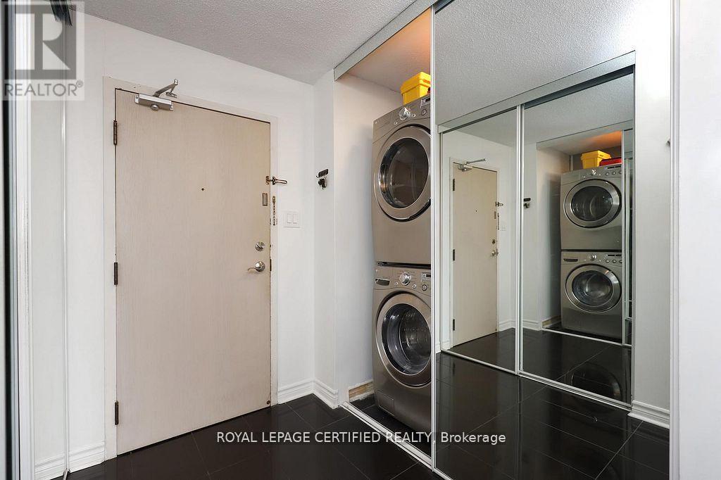 #1409 700 CONSTELLATION DRIVE - 28