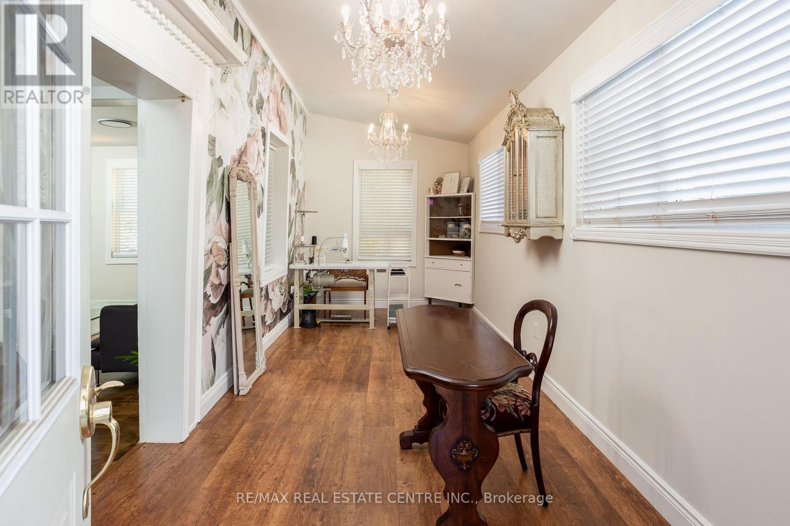 5 EAST JOHN STREET N - 26