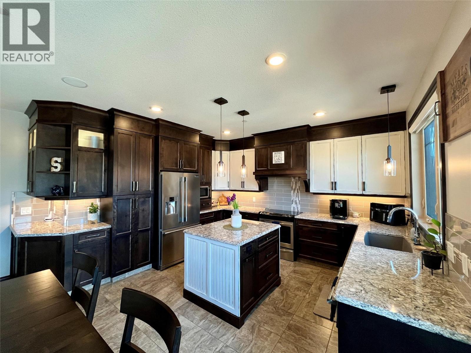 230 Sunset Drive, Sicamous