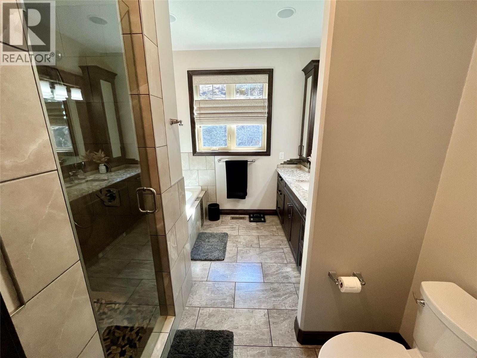 230 Sunset Drive, Sicamous