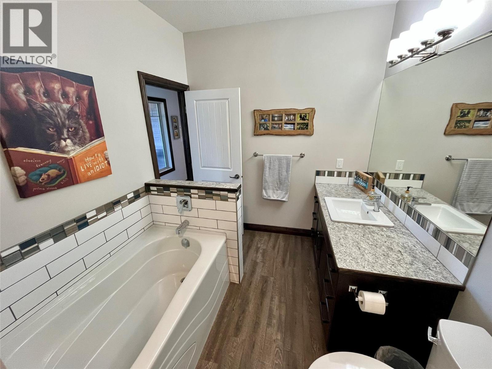 230 Sunset Drive, Sicamous