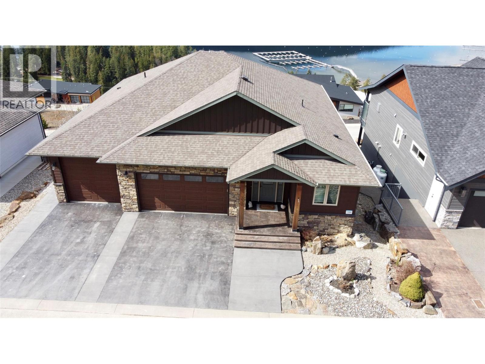 230 Sunset Drive, Sicamous