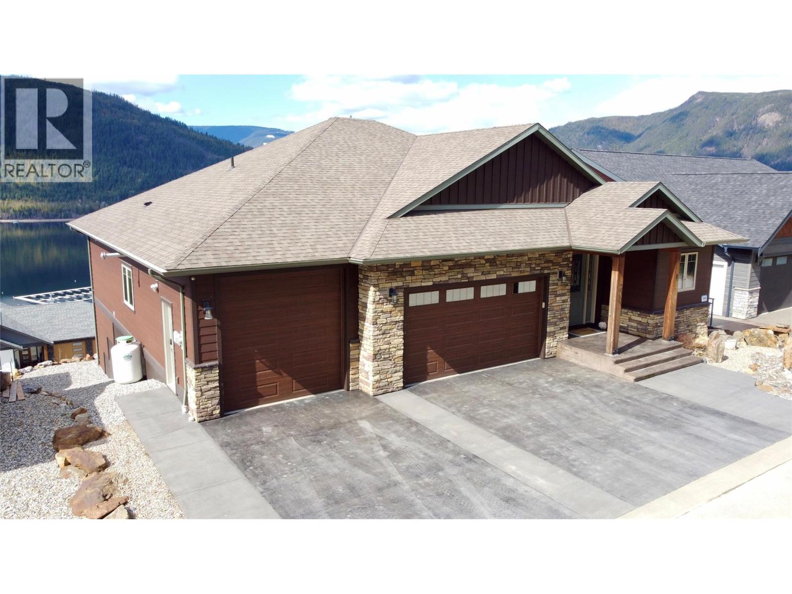 230 Sunset Drive, Sicamous
