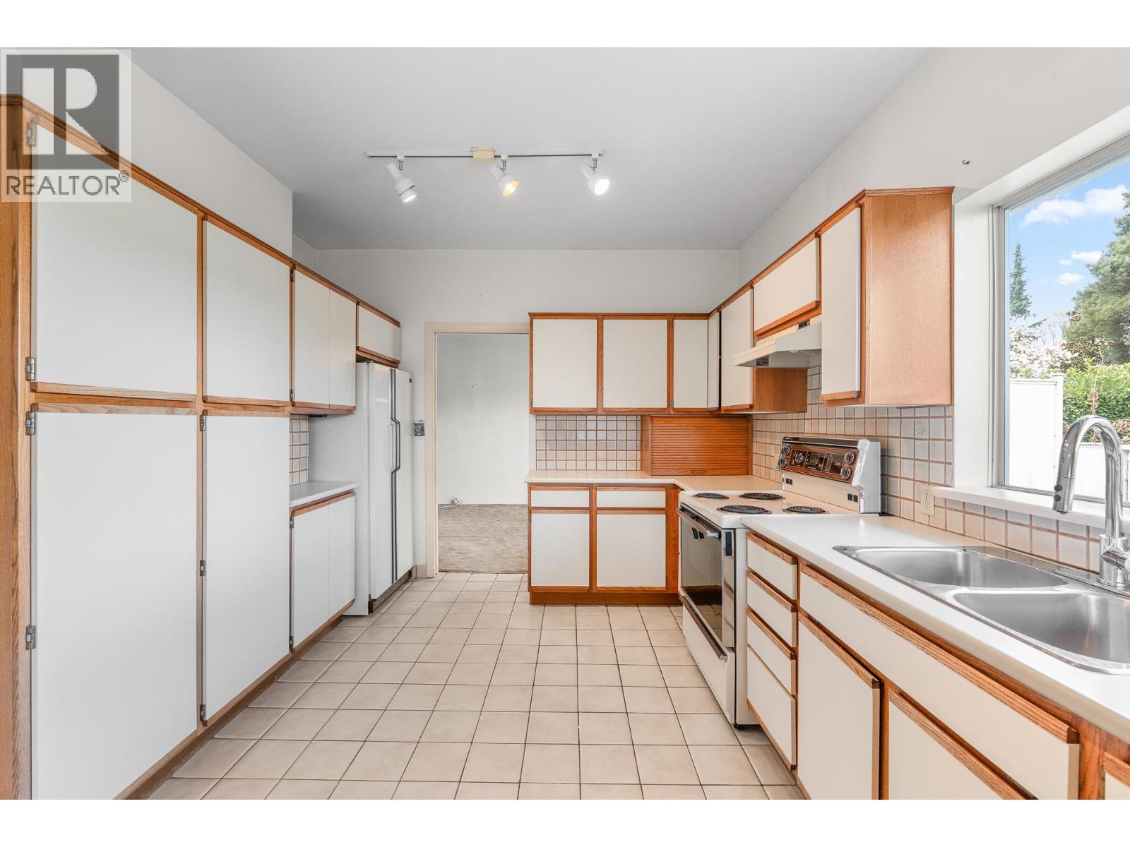 4667 SIMPSON AVENUE, Vancouver