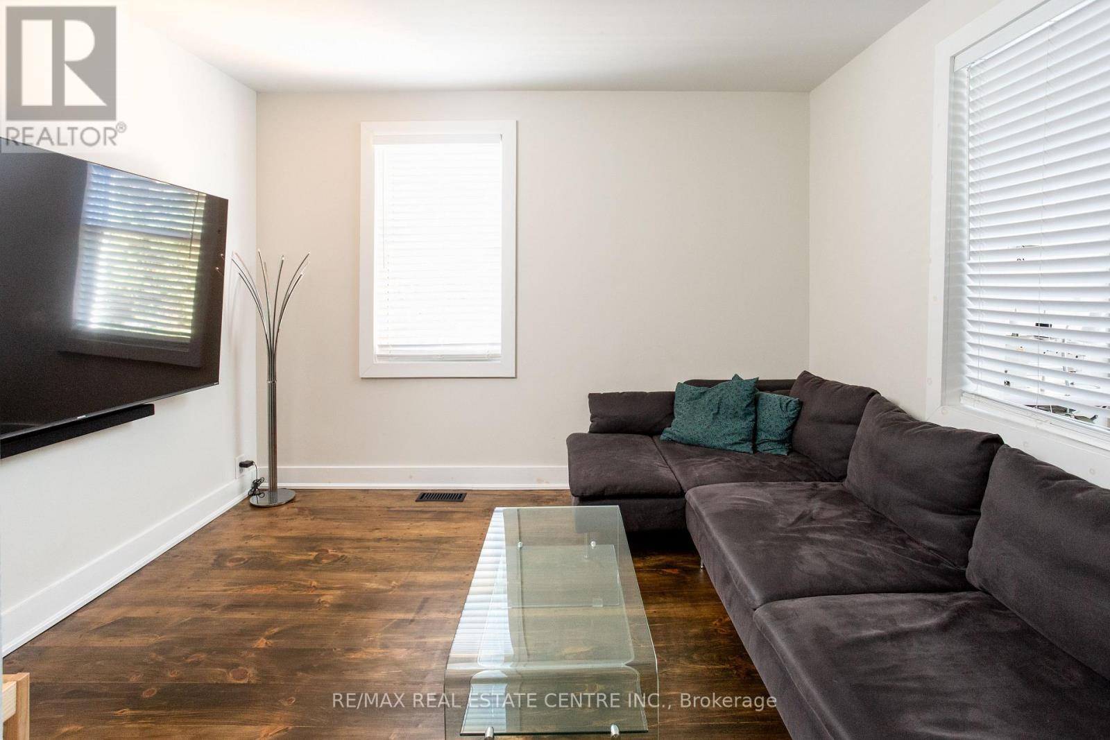 5 EAST JOHN STREET N - 31