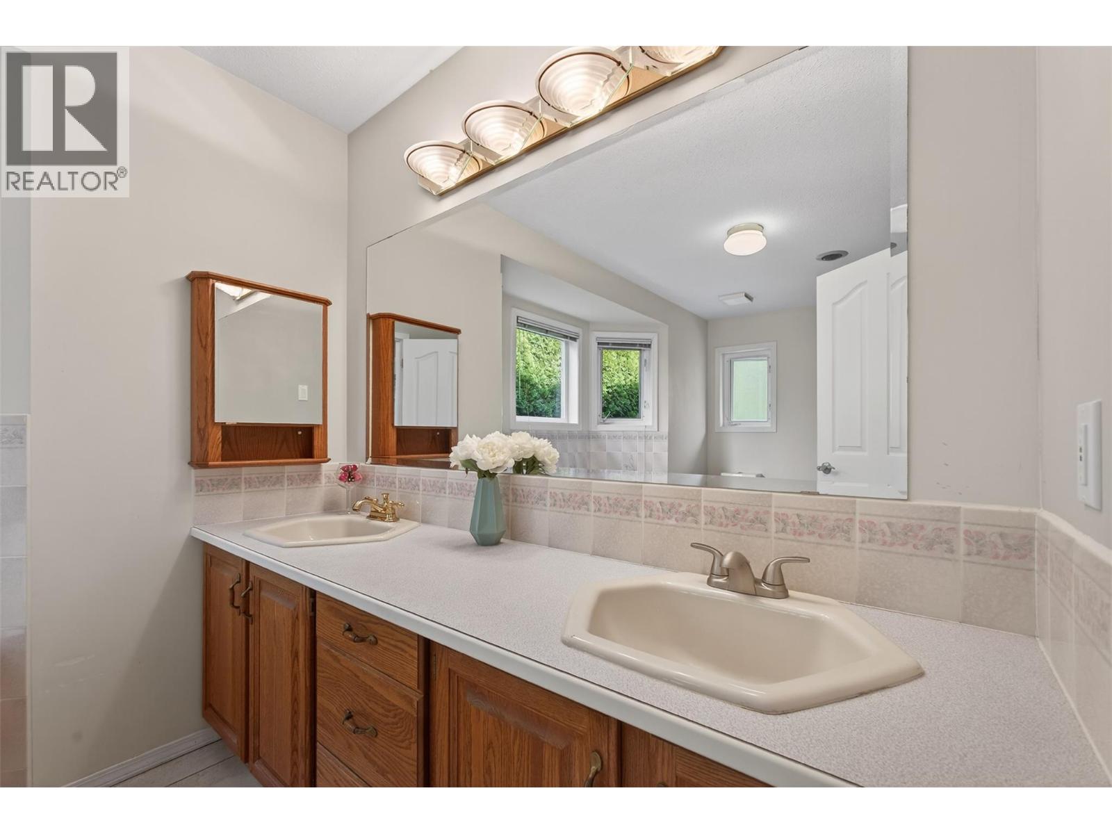 570 Casa Grande Drive, Kelowna