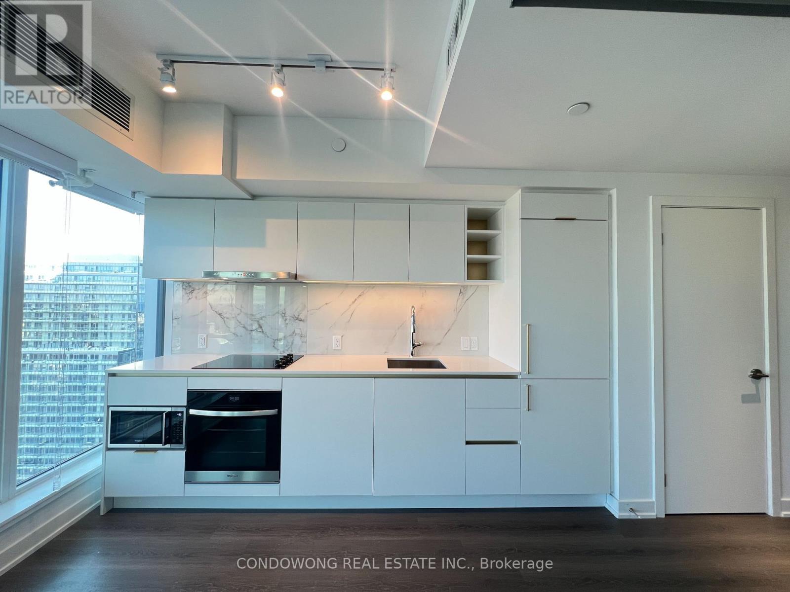 4905 - 8 WELLESLEY STREET W