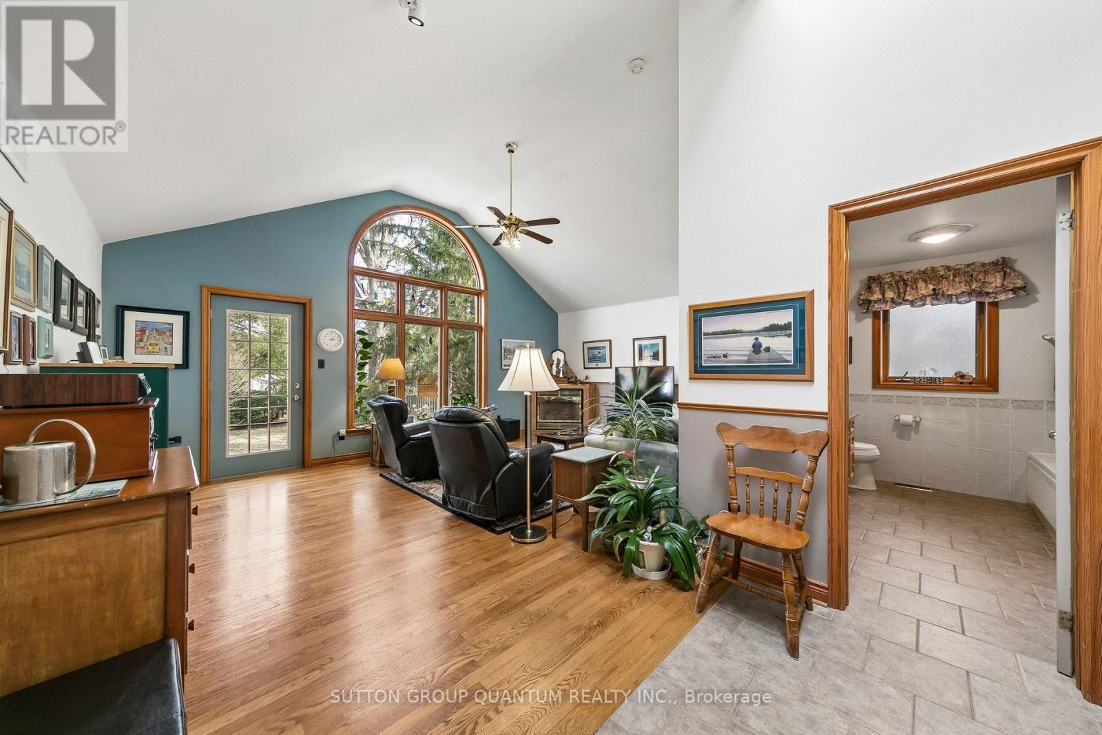 1431 QUEEN VICTORIA AVENUE - 22