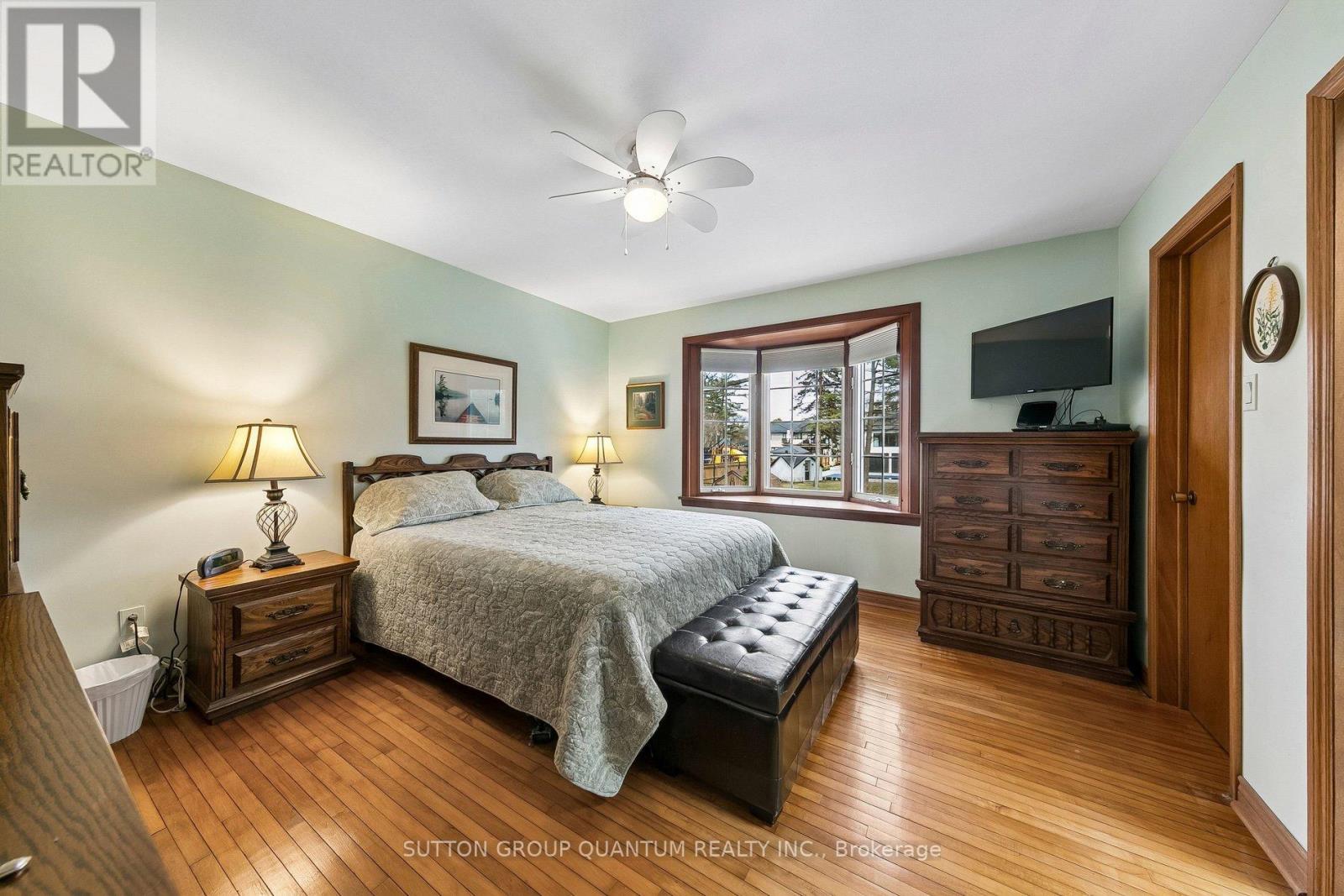1431 QUEEN VICTORIA AVENUE - 30
