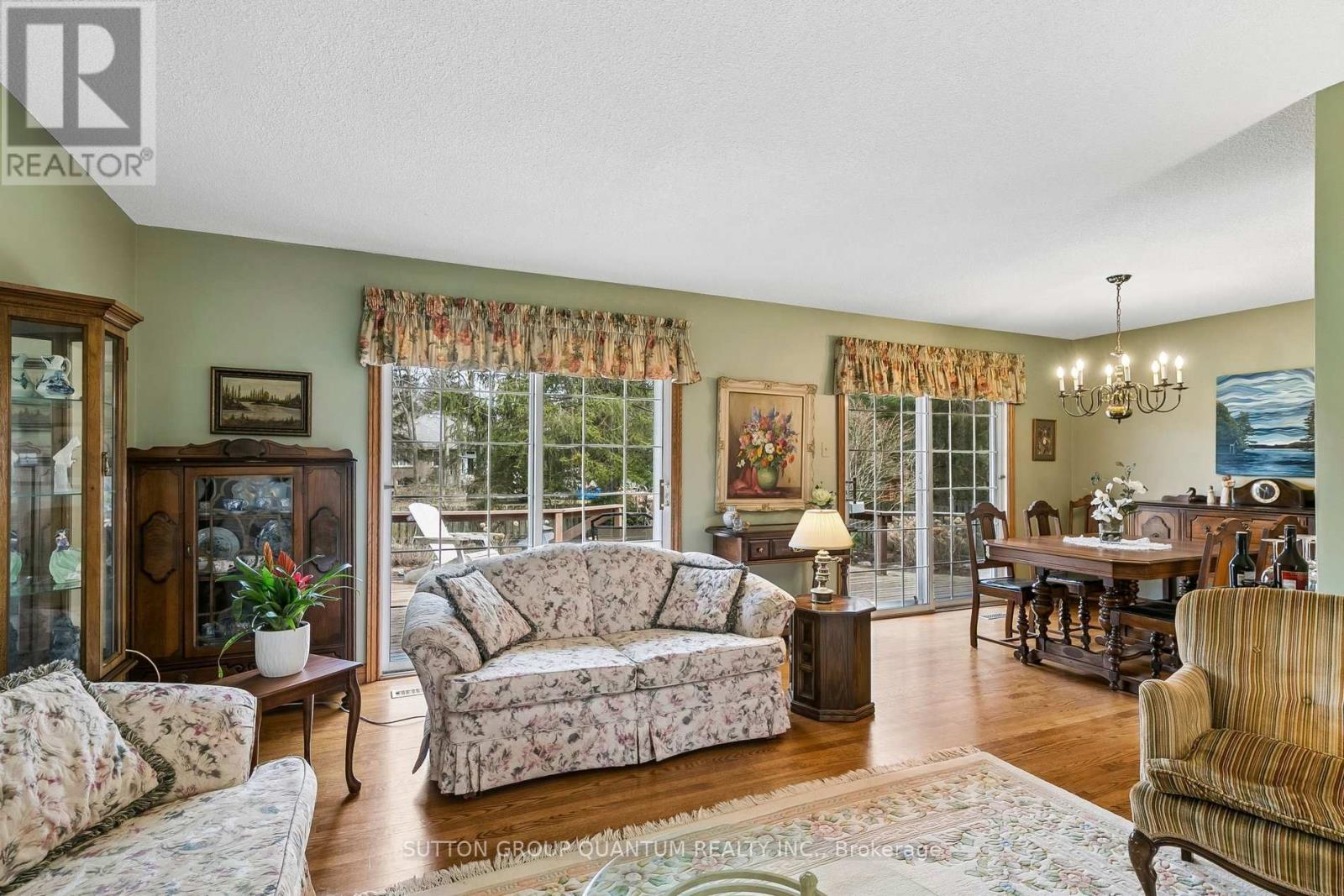 1431 QUEEN VICTORIA AVENUE - 8