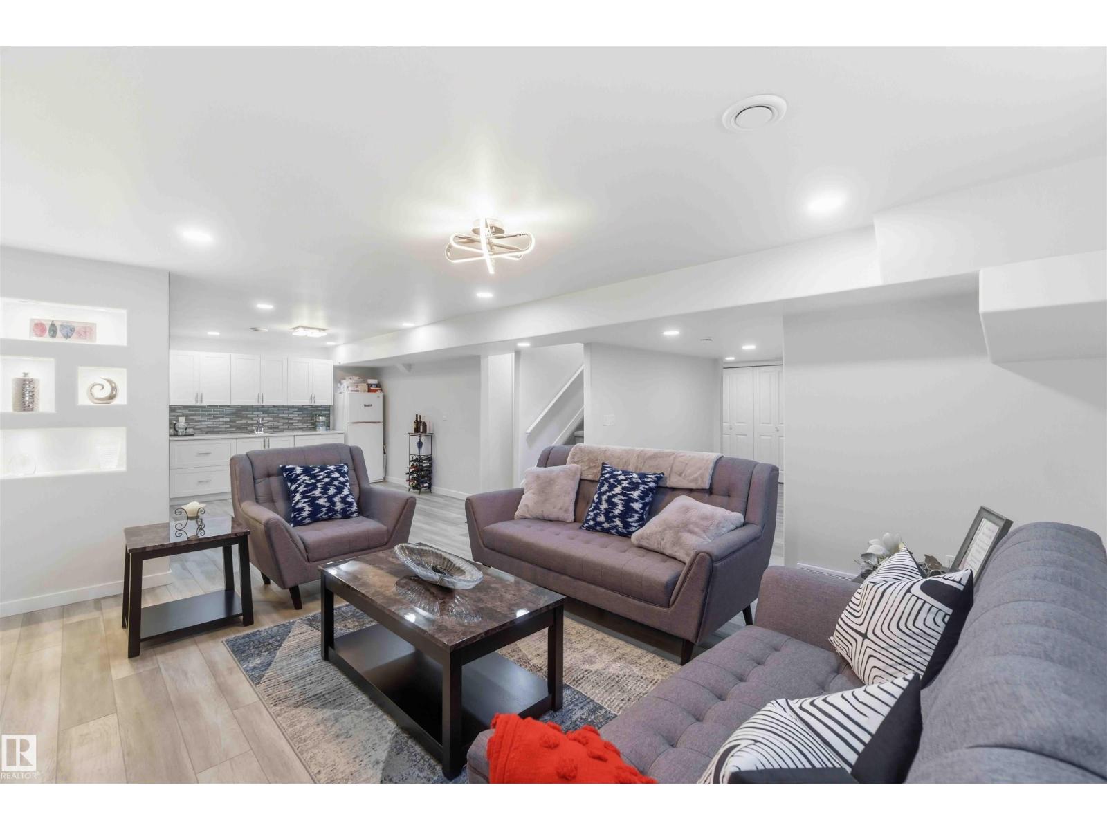 #1 COLONIAL CL, Beaumont