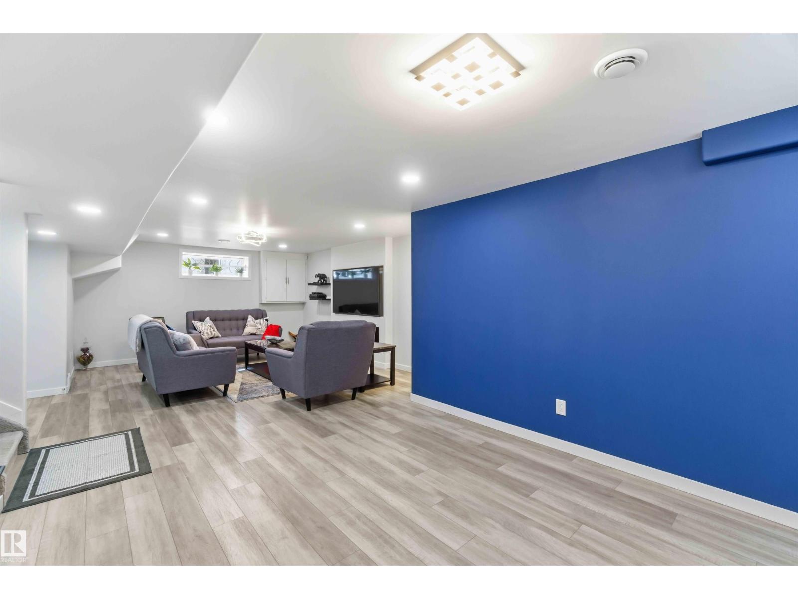 #1 COLONIAL CL, Beaumont