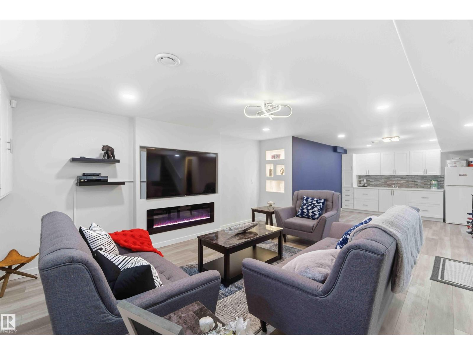 #1 COLONIAL CL, Beaumont