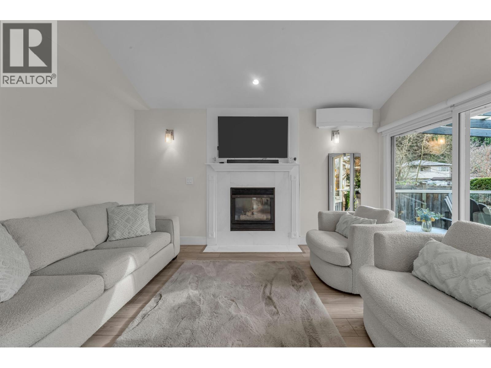 633 FIR STREET, North Vancouver