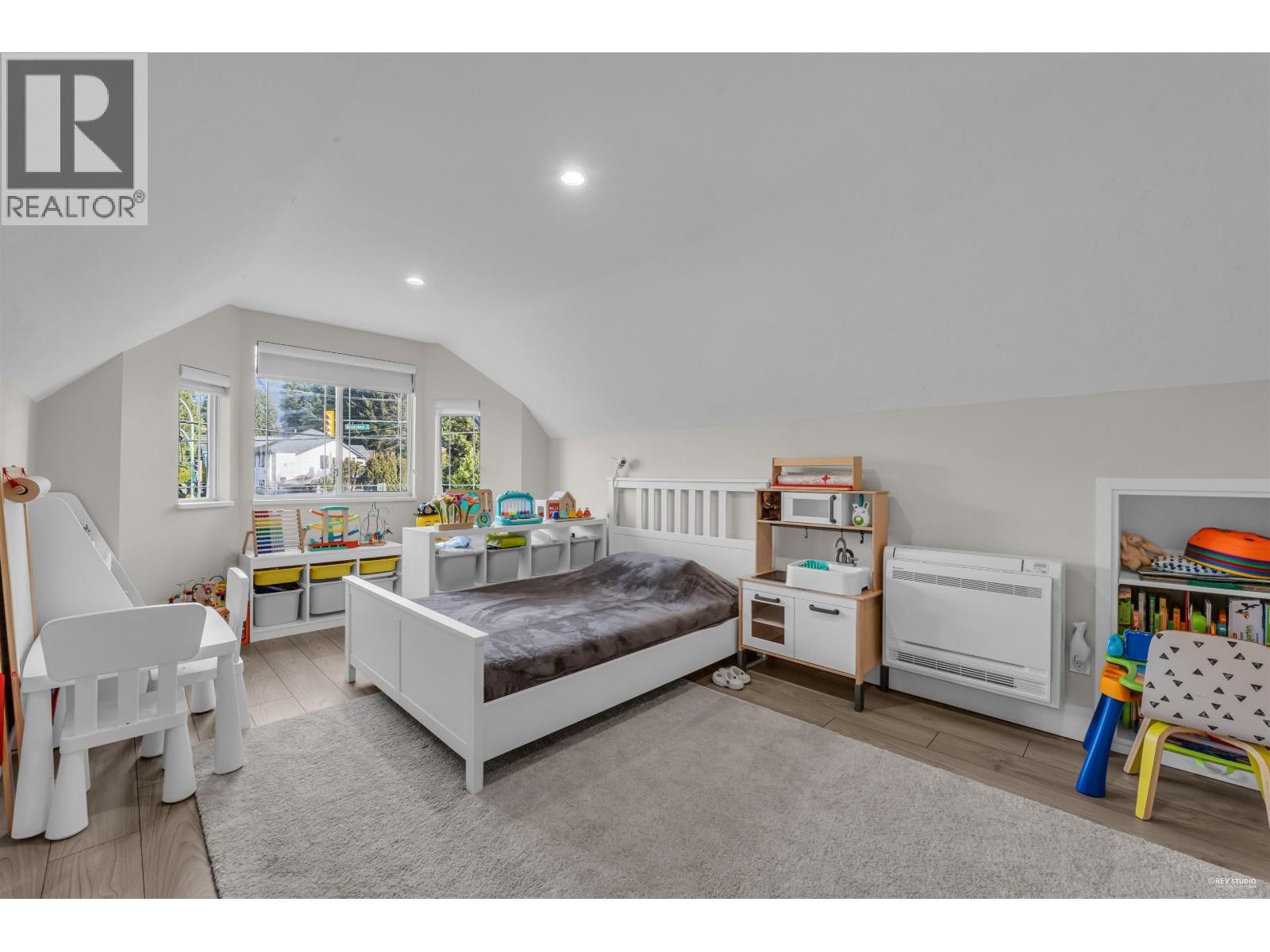 633 FIR STREET, North Vancouver