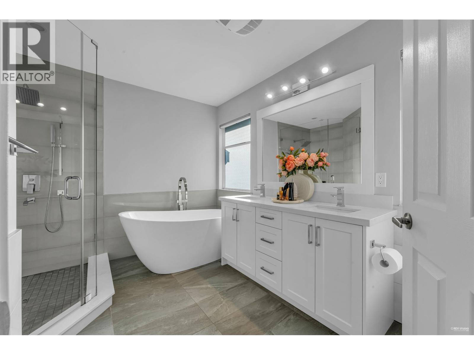 633 FIR STREET, North Vancouver