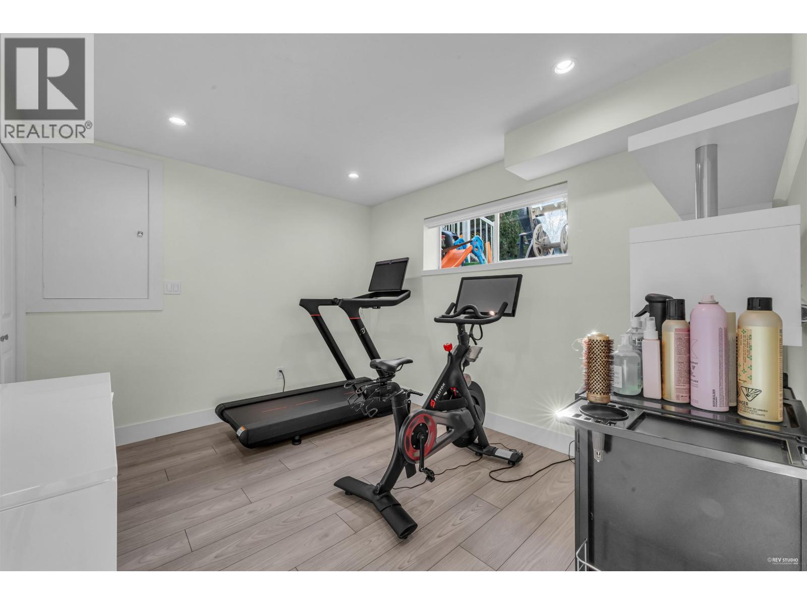 633 FIR STREET, North Vancouver