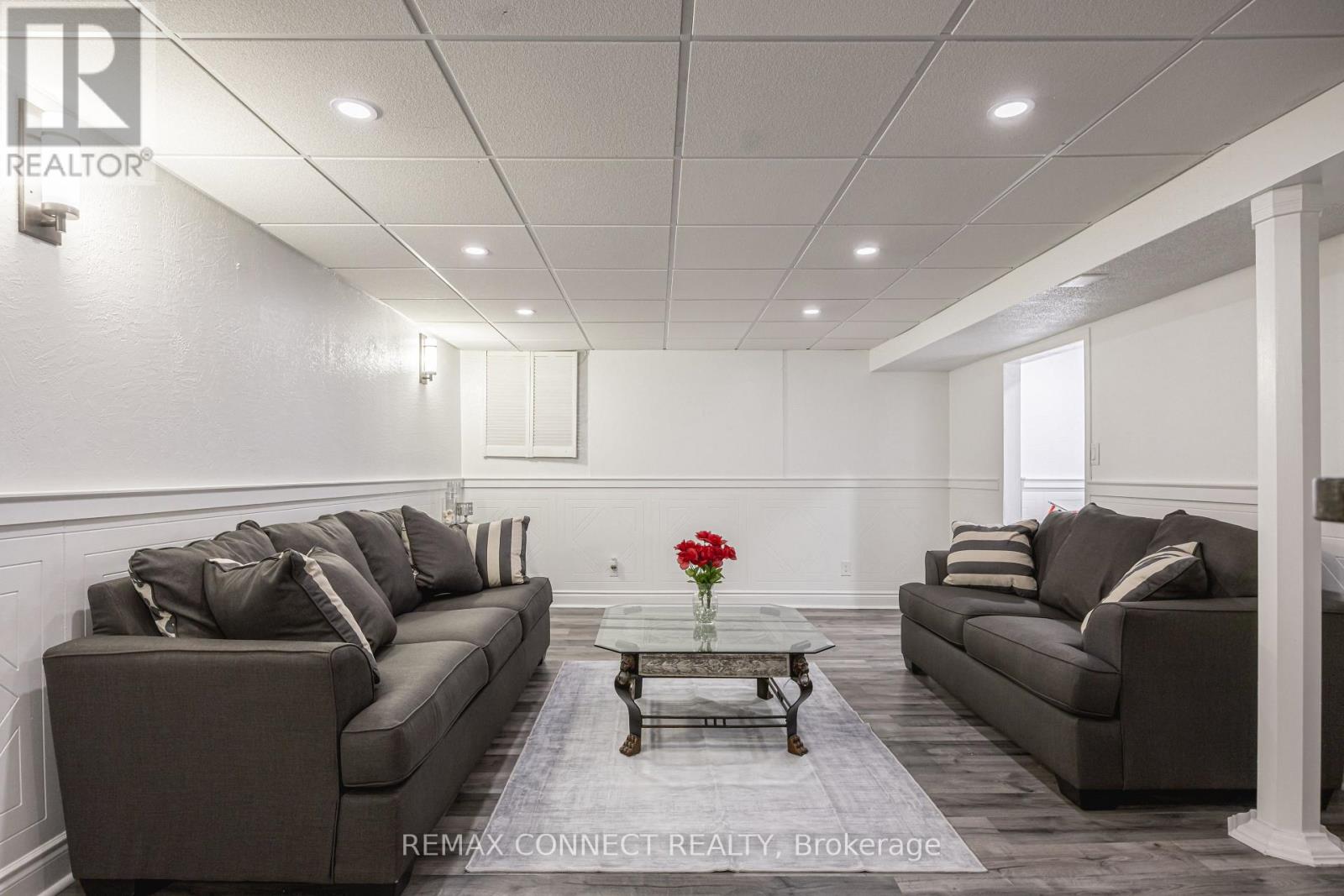32 HARLAND CRESCENT - 29
