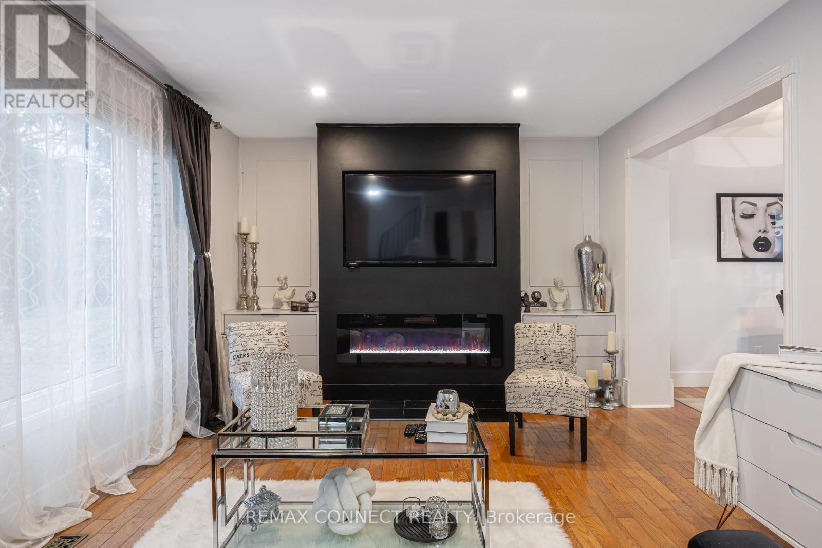 32 HARLAND CRESCENT - 5