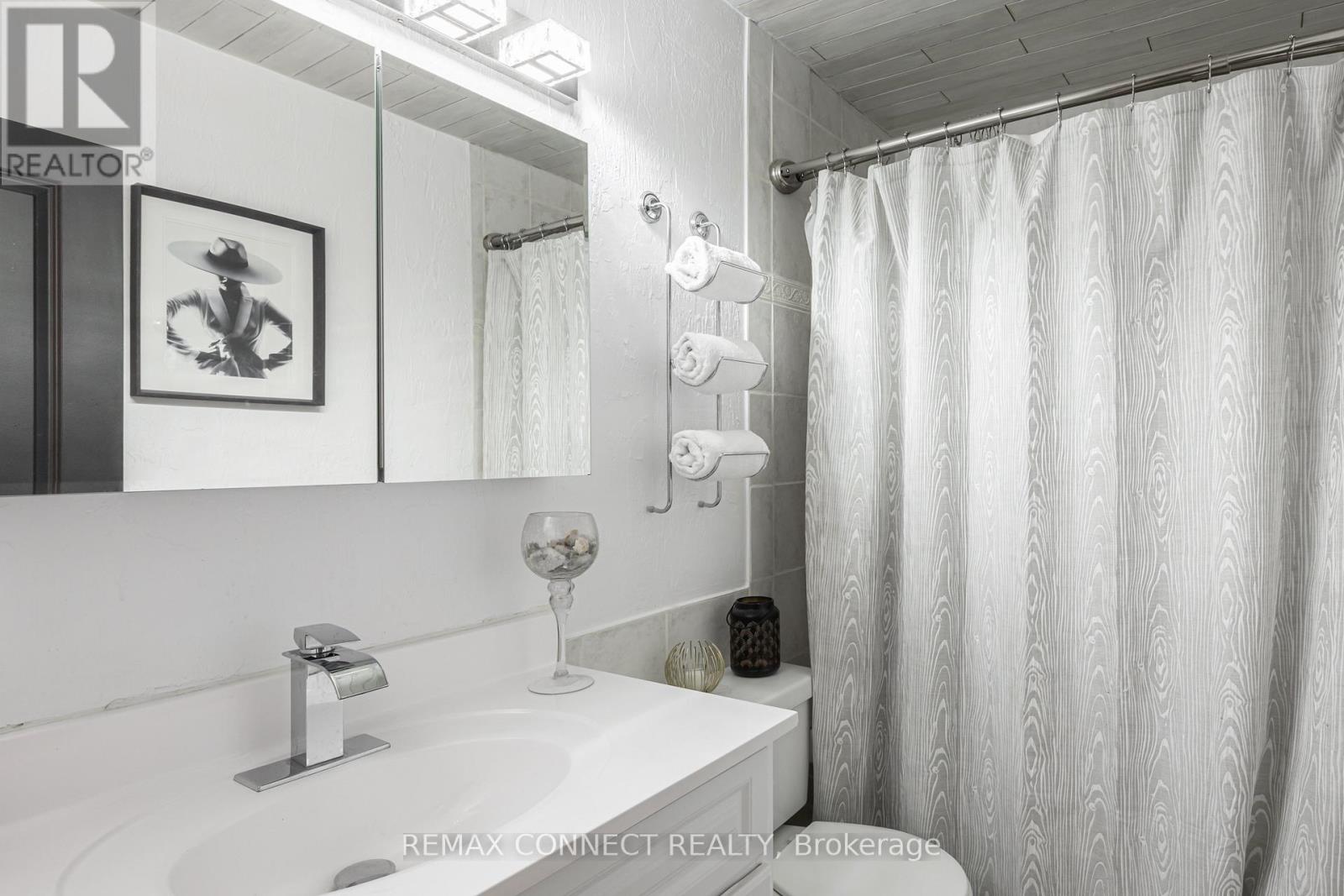 32 HARLAND CRESCENT - 28