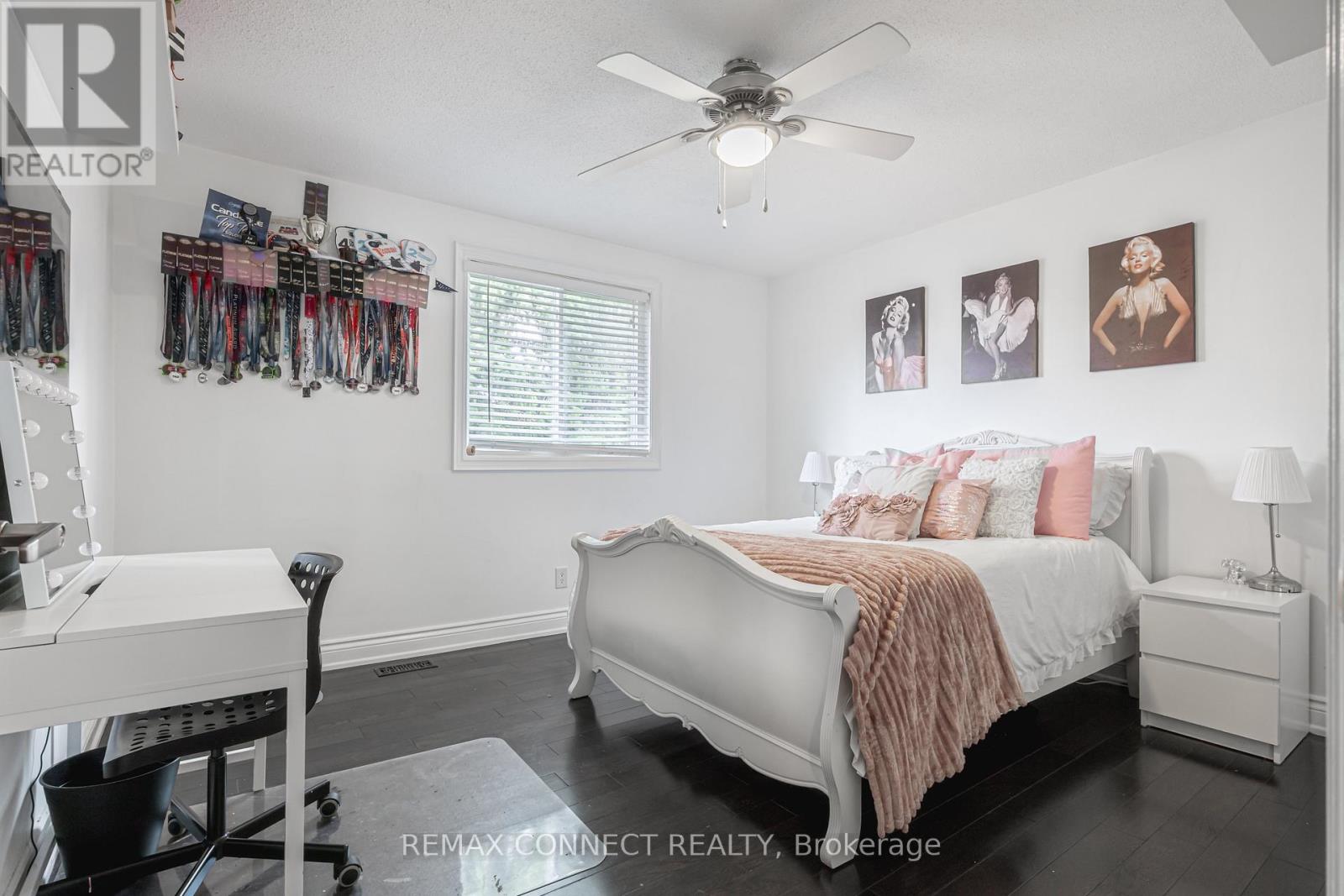 32 HARLAND CRESCENT - 24