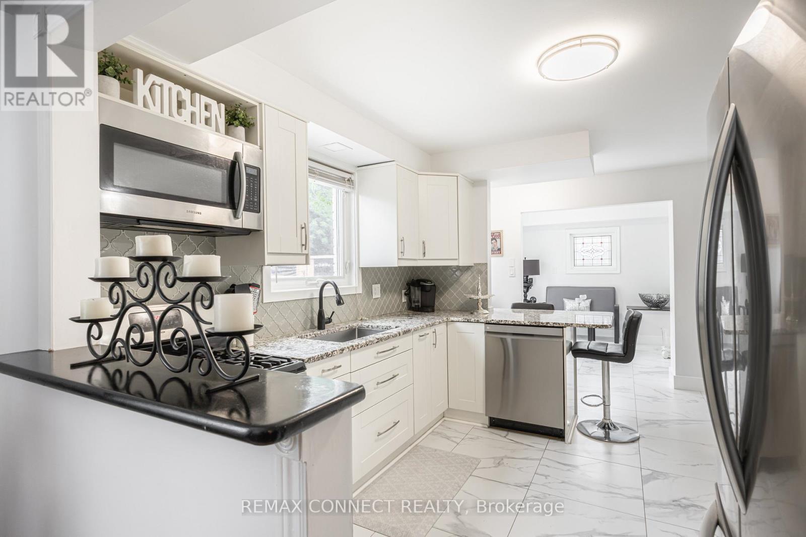 32 HARLAND CRESCENT - 13