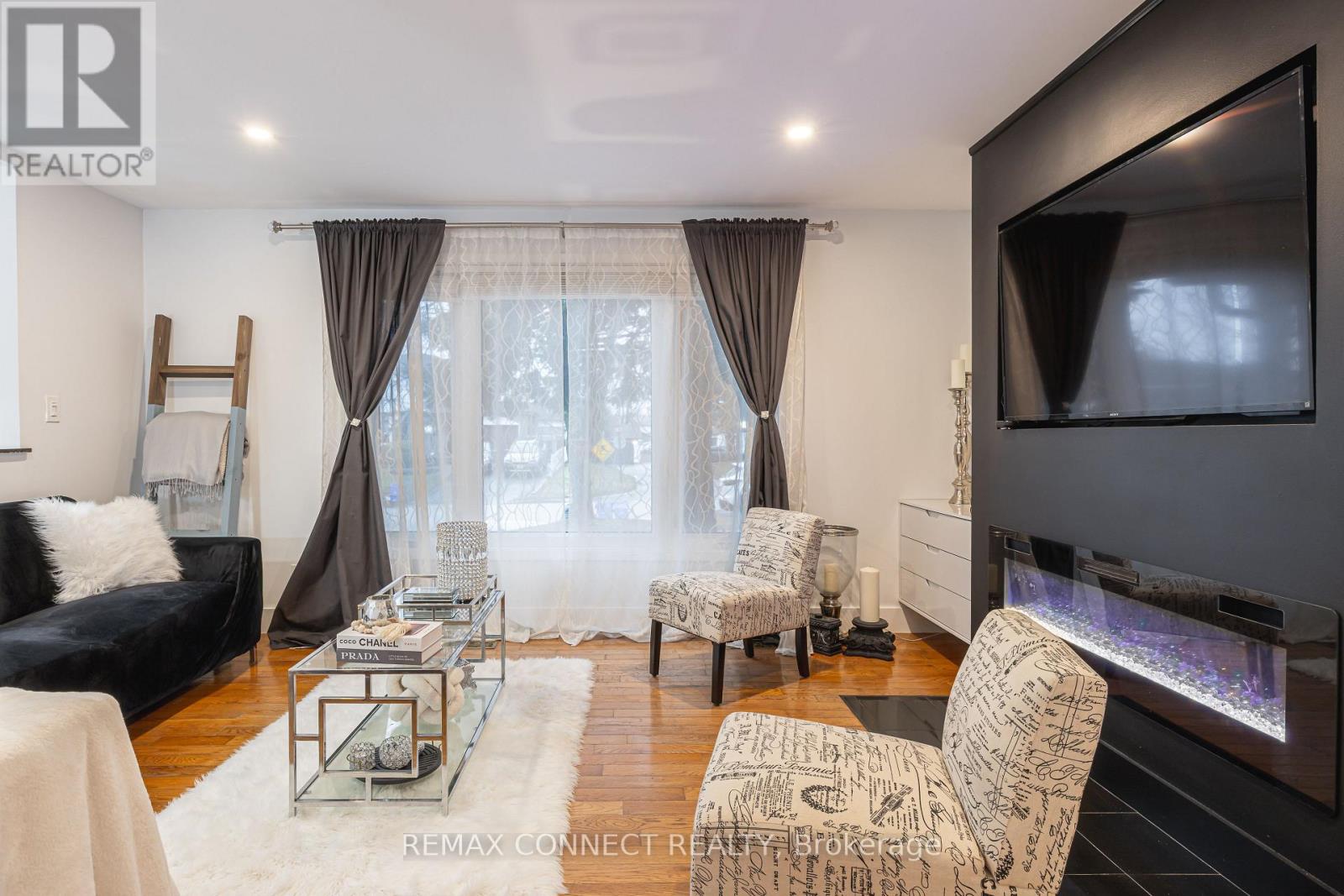 32 HARLAND CRESCENT - 7