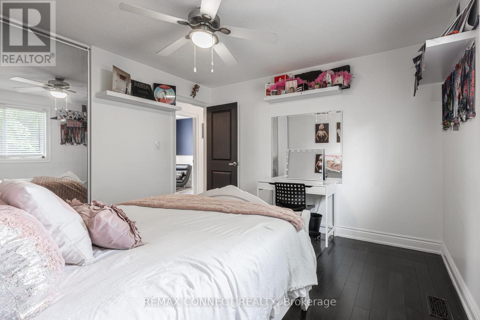 32 HARLAND CRESCENT - 25