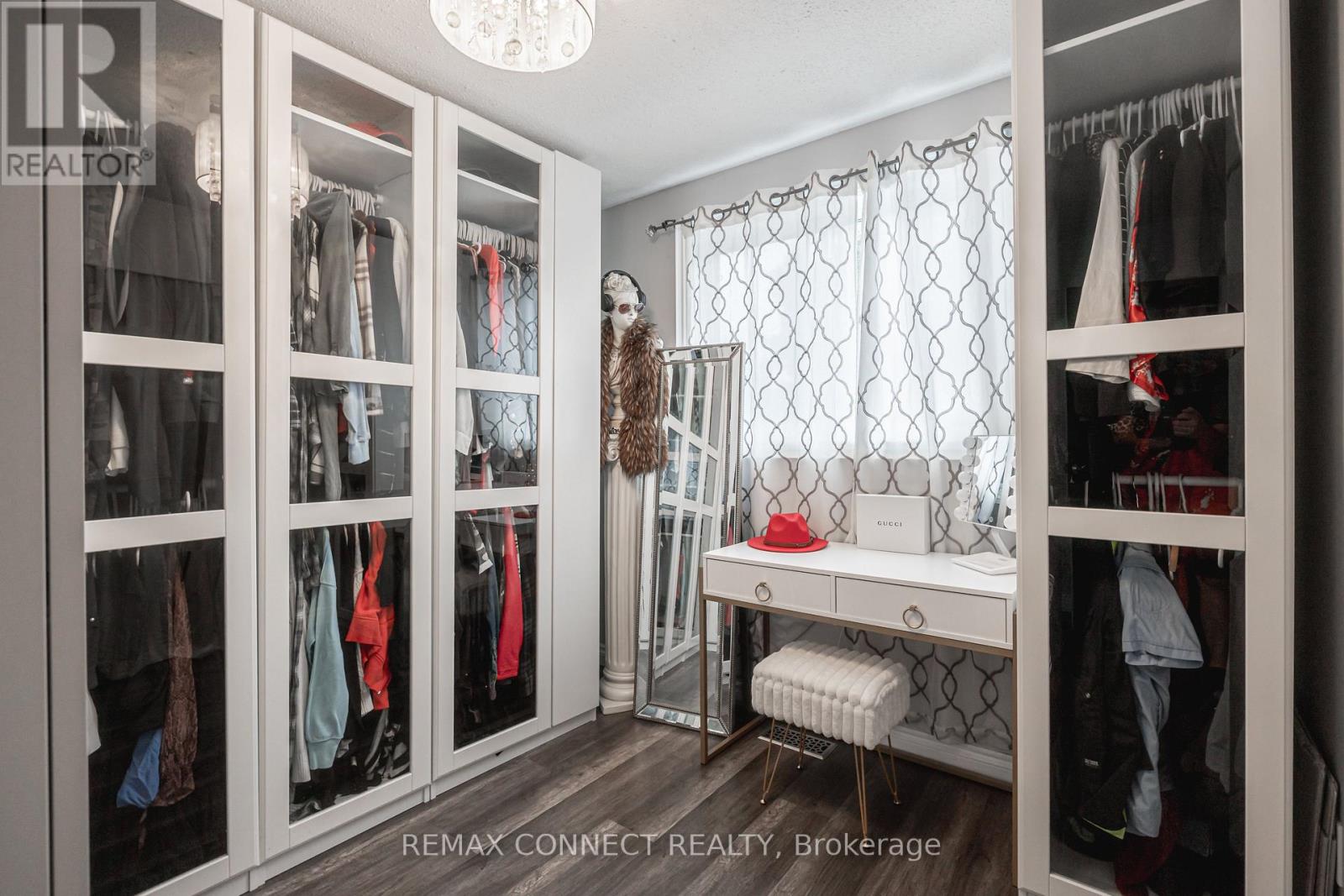 32 HARLAND CRESCENT - 26