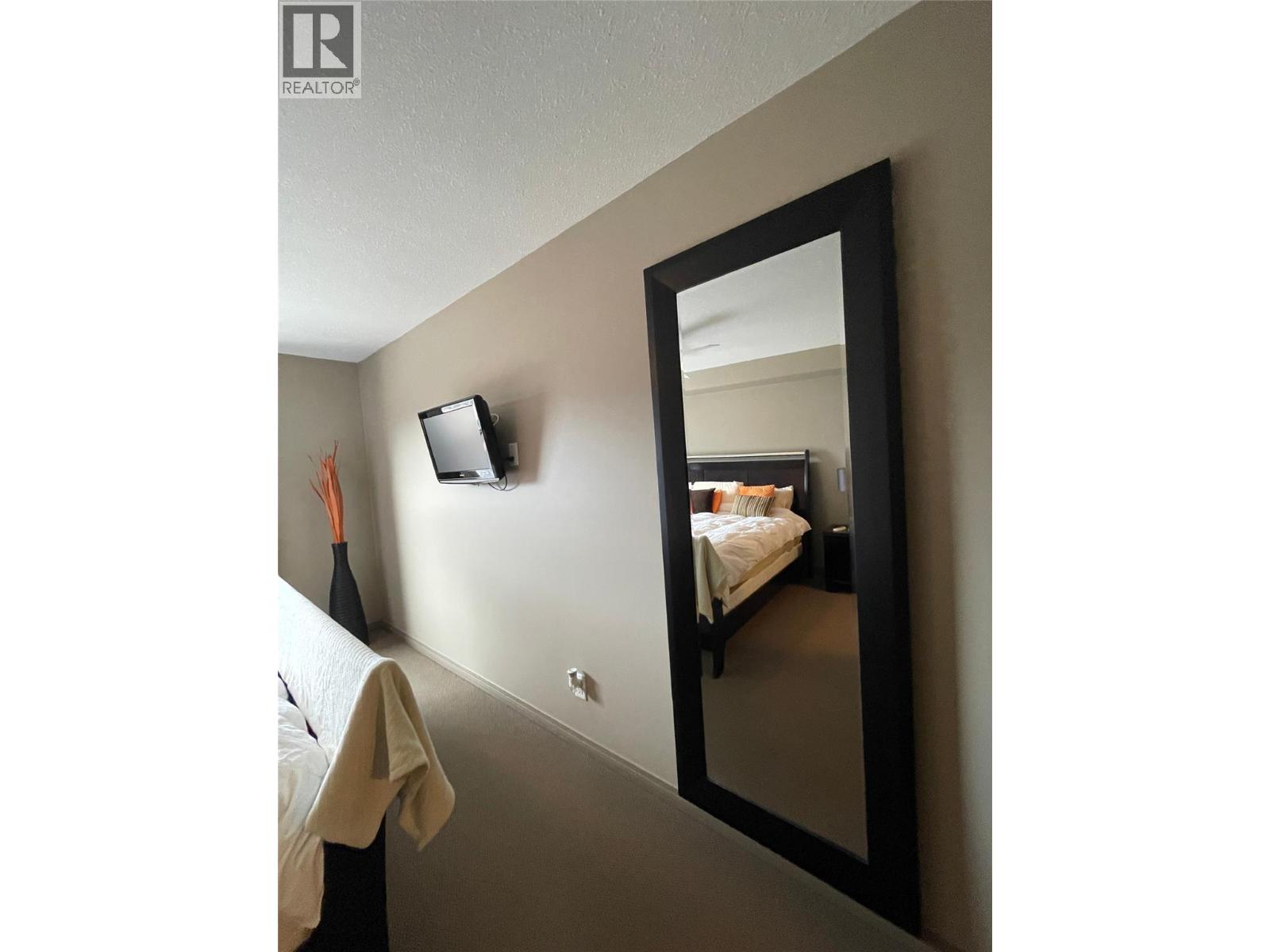 407 4884 Stanley Street, Radium Hot Springs